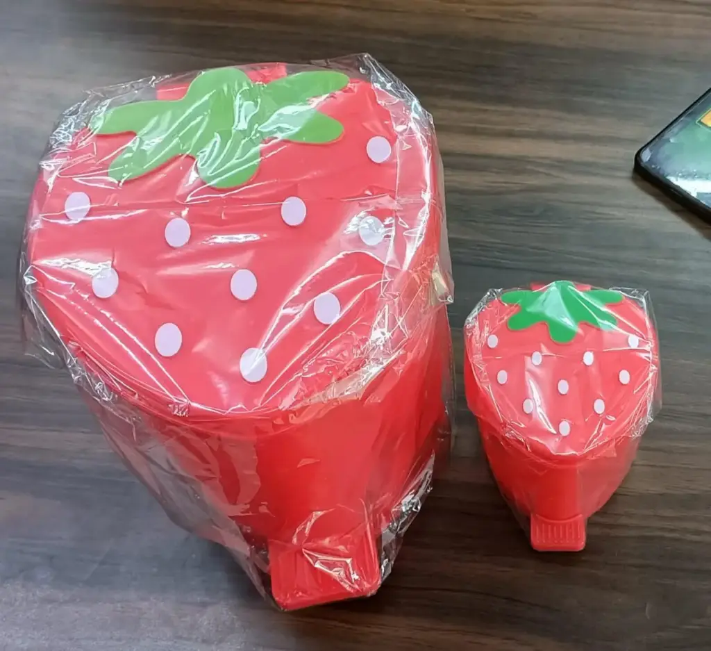 Cute Red Strawberry, Mini Countertop Trash Cans for Desk Car Office Kitchen, Tiny Trash Can, Mini Garbage Can Plastic combo